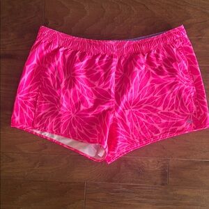 Vineyard Vines Women’s Pink and Blue Performance Size Large Shorts